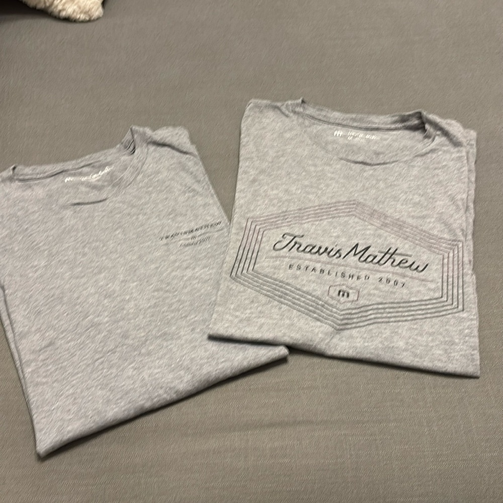 Travis Mathew T-shirts men’s size medium